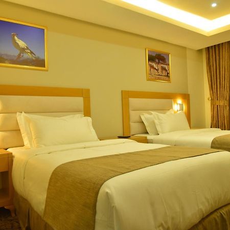 Muscat Plaza Hotel Bagian luar foto